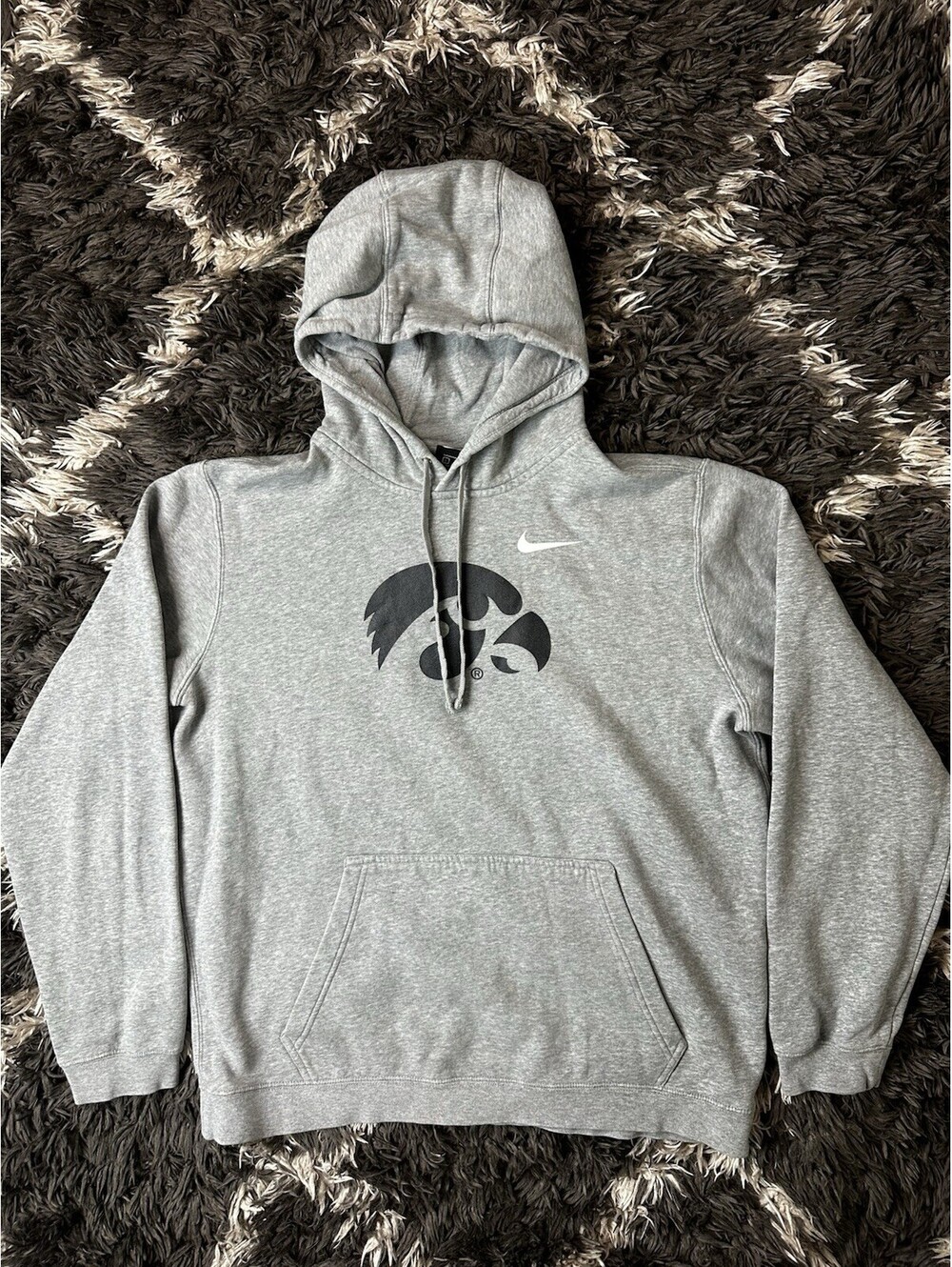 Nike Iowa Hawkeyes Mens Size L Gray Pullover Hoodie Sweatshirt Center Swoosh